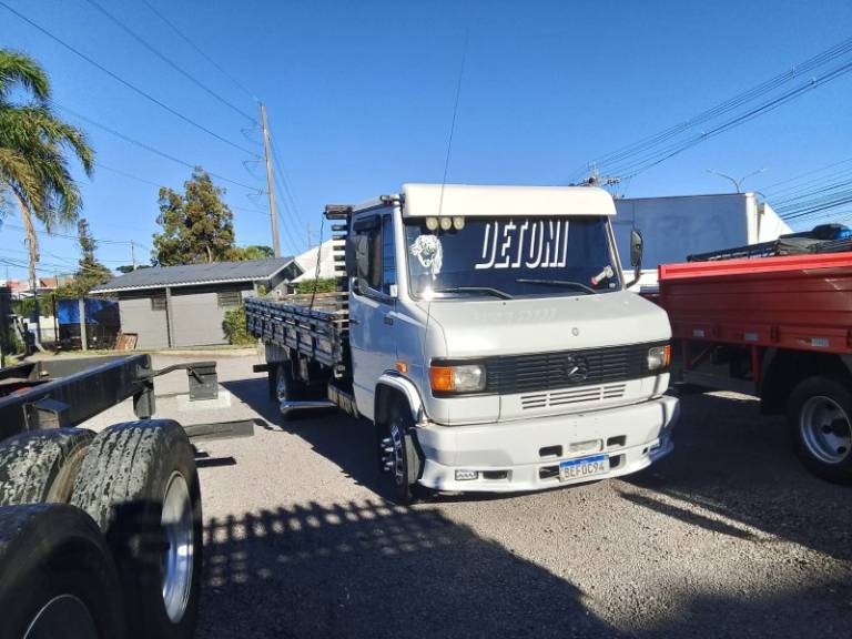 MERCEDES-BENZ - 709 - 1993/1994 - Branca - R$ 130.000,00