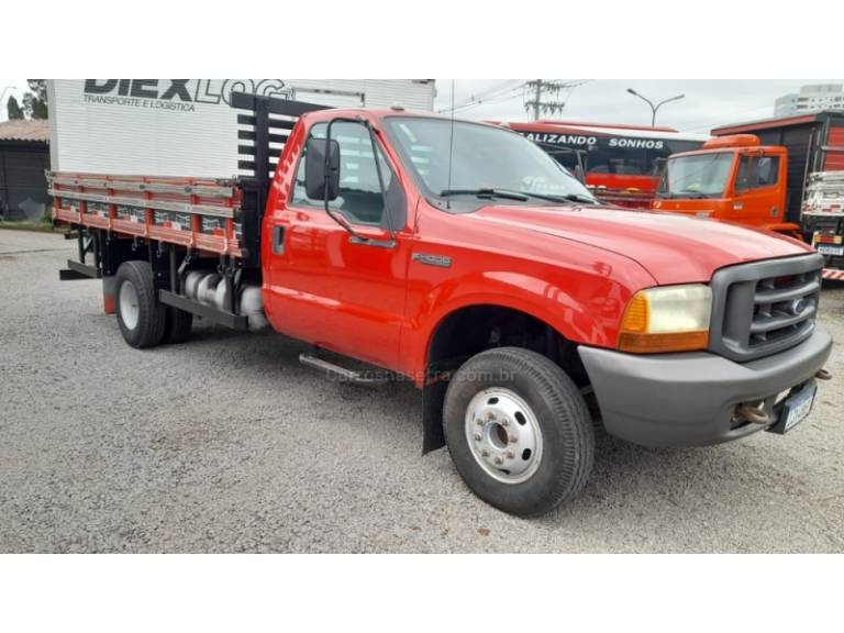 FORD - F-4000 - 2000/2001 - Vermelha - R$ 120.000,00