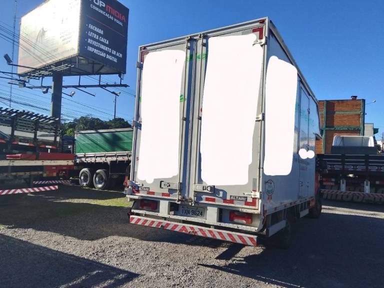 IVECO - DAILY - 2016/2017 - Vermelha - R$ 175.000,00