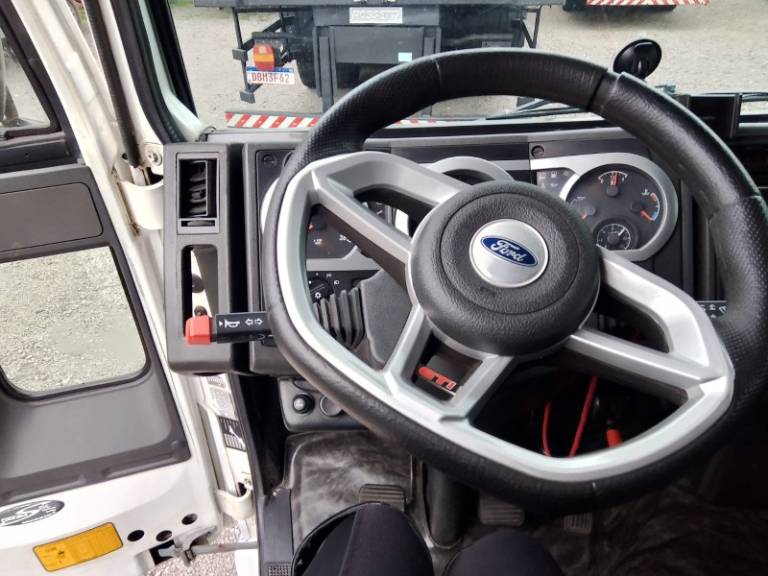 FORD - CARGO 815 - 2011/2012 - Branca - R$ 199.000,00