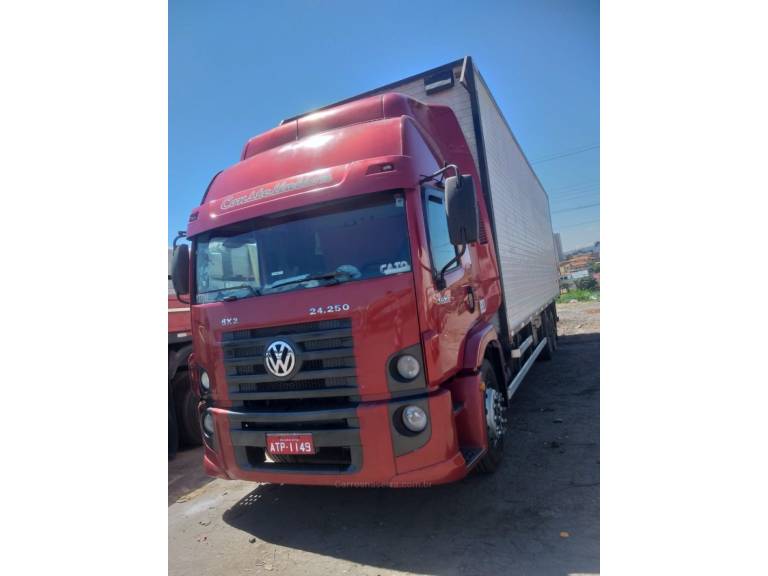 VOLKSWAGEN - 24-250 - 2010/2011 - Vermelha - R$ 250.000,00