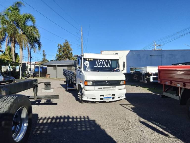 MERCEDES-BENZ - 709 - 1993/1994 - Branca - R$ 130.000,00