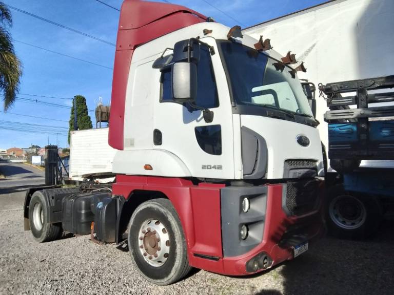 FORD - CARGO 2042 - 2015/2015 - Branca - R$ 220.000,00