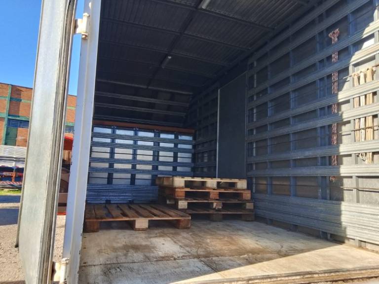 IVECO - DAILY - 2016/2017 - Vermelha - R$ 175.000,00