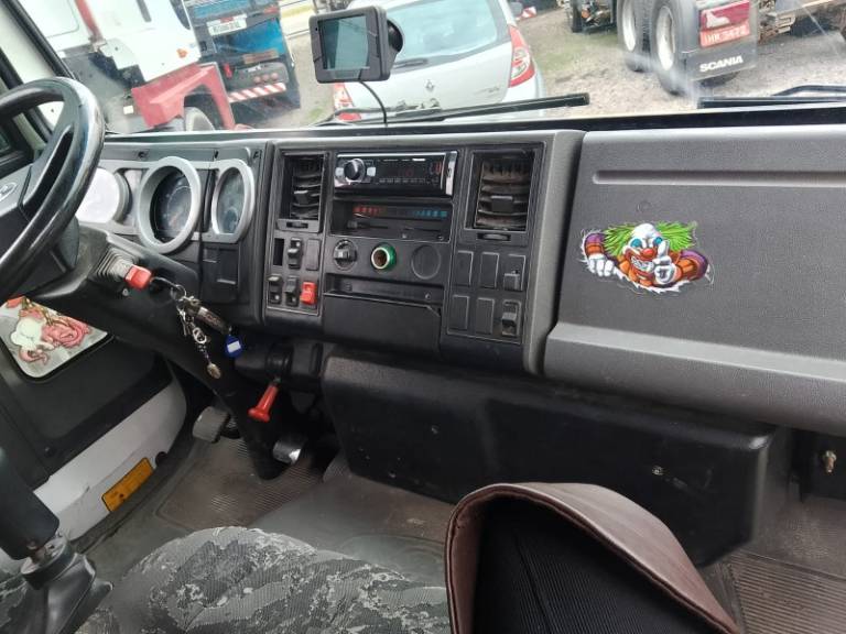 FORD - CARGO 815 - 2011/2012 - Branca - R$ 198.000,00