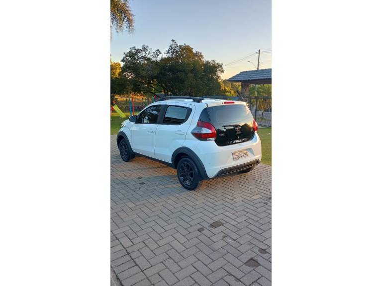 FIAT - MOBI - 2016/2017 - Branca - R$ 47.900,00