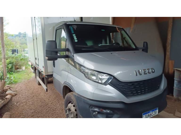 IVECO - DAILY - 2020/2021 - Prata - R$ 165.000,00