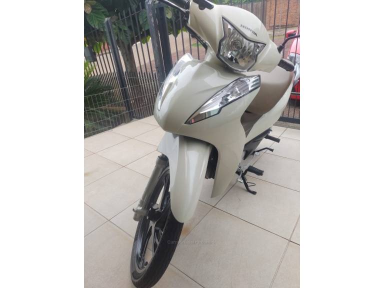 HONDA - BIZ 125 - 2022/2022 - Branca - R$ 16.000,00