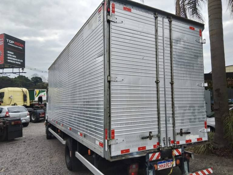 FORD - CARGO 815 - 2011/2012 - Branca - R$ 198.000,00