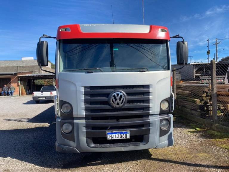 VOLKSWAGEN - 13-180 - 2010/2010 - Prata - R$ 188.000,00