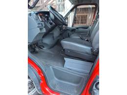 IVECO - DAILY - 2016/2017 - Vermelha - R$ 165.000,00