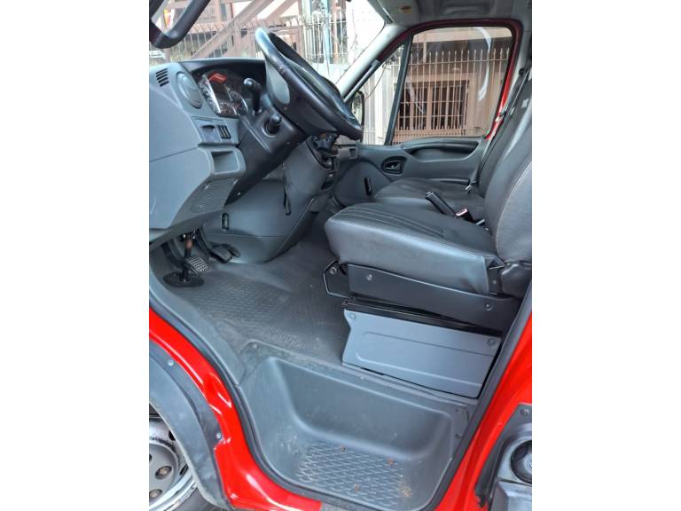 IVECO - DAILY - 2016/2017 - Vermelha - R$ 165.000,00