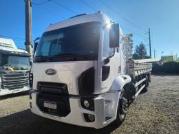 FORD - CARGO 1932 - 2011/2012 - Branca - R$ 189.900,00