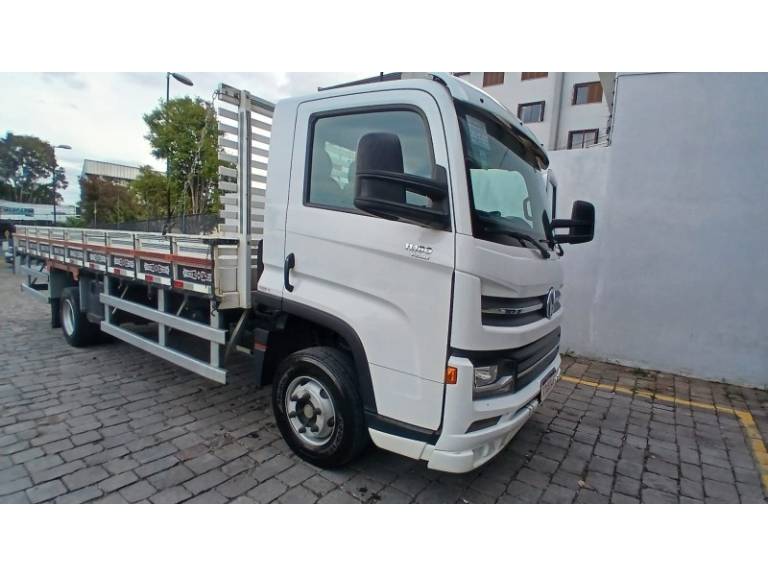 VOLKSWAGEN - 11-180 - 2022/2023 - Branca - R$ 368.000,00