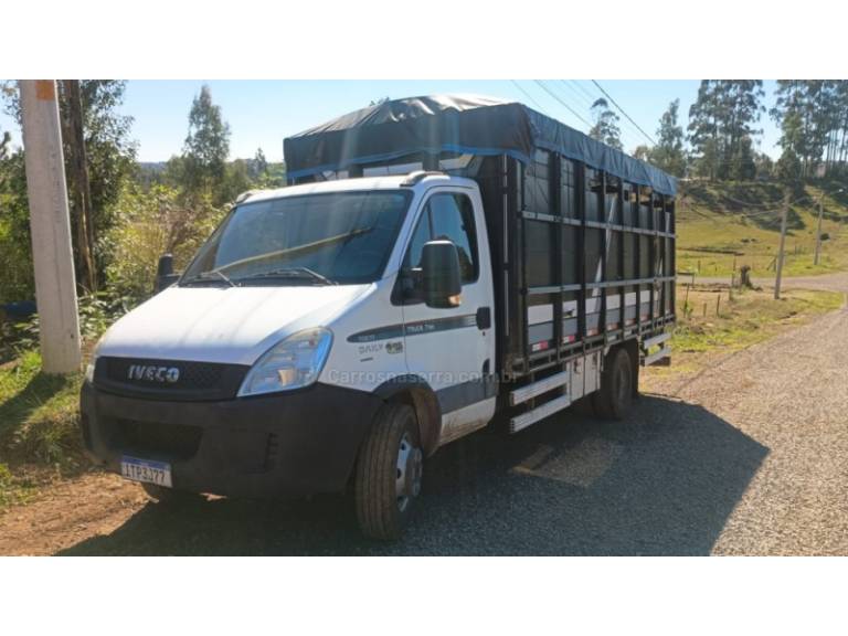 IVECO - DAILY - 2012/2013 - Branca - R$ 148.000,00