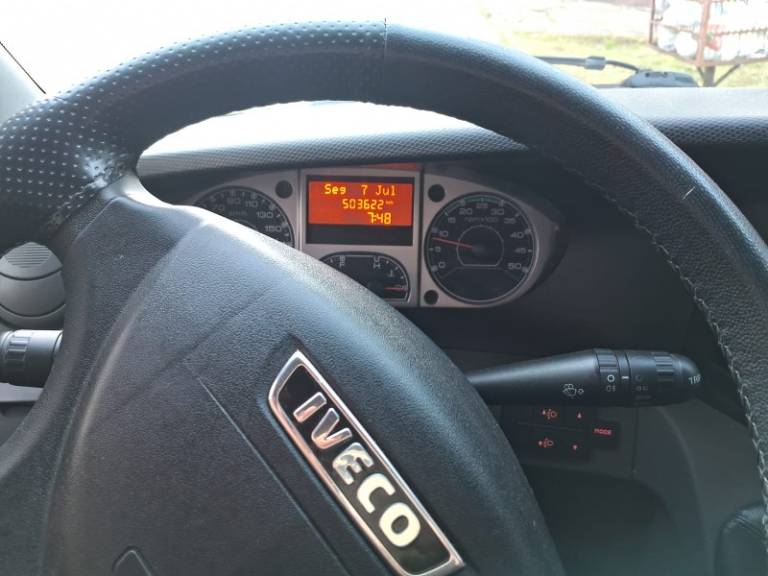 IVECO - DAILY - 2016/2017 - Vermelha - R$ 165.000,00