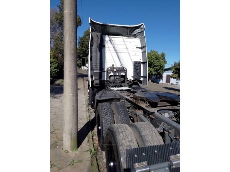 VOLVO - FM - 2012/2012 - Branca - R$ 220.000,00