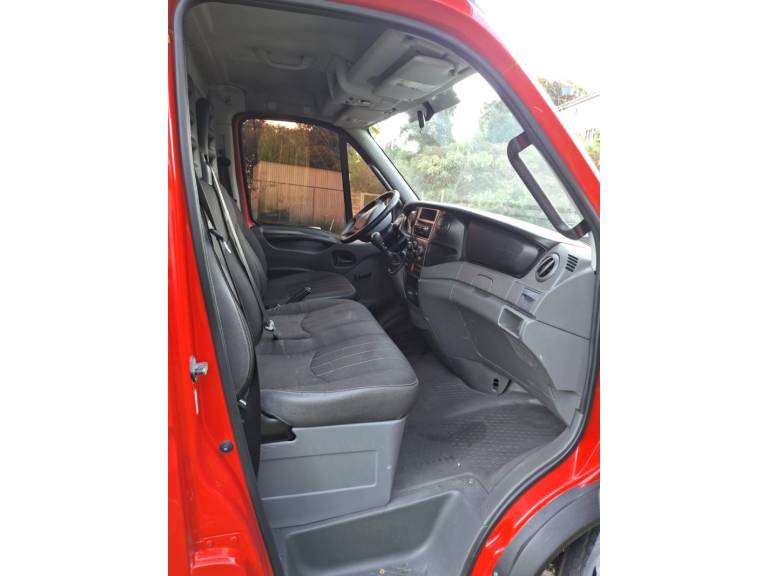 IVECO - DAILY - 2016/2017 - Vermelha - R$ 165.000,00