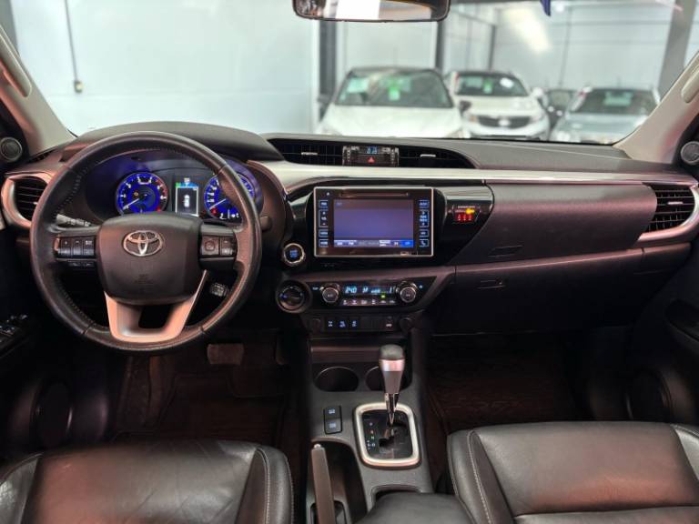 TOYOTA - HILUX - 2016/2017 - Prata - R$ 184.900,00