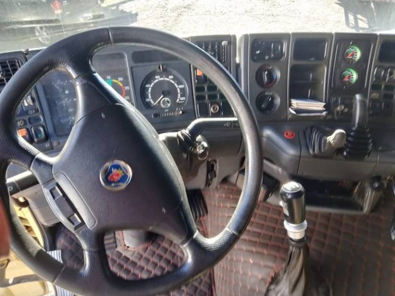 IVECO - DAILY - 2016/2017 - Vermelha - R$ 175.000,00