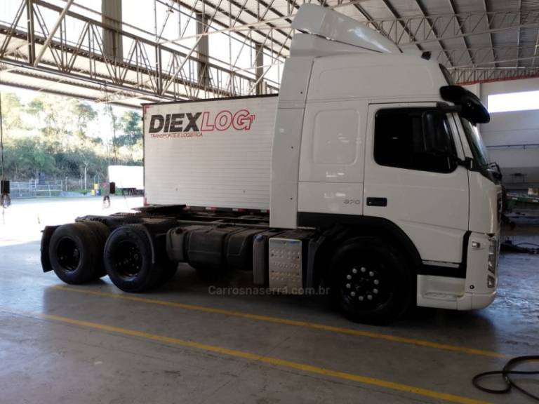 VOLVO - FM - 2012/2012 - Branca - R$ 220.000,00