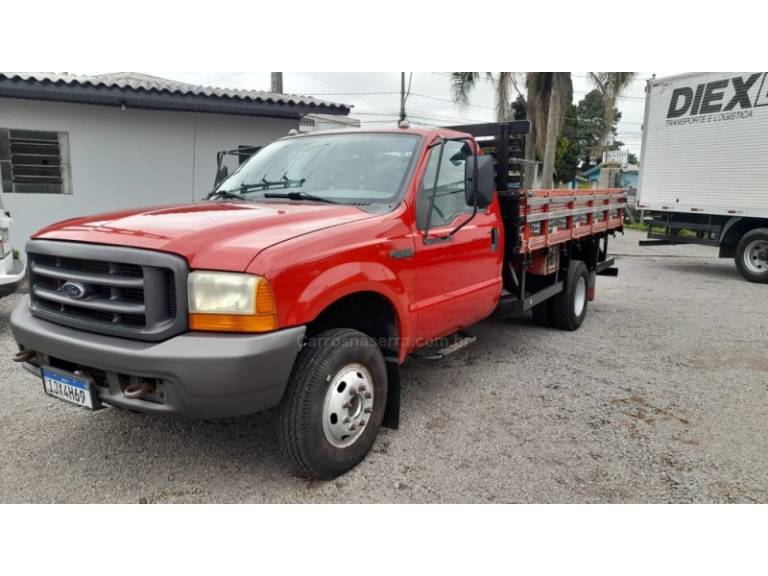 FORD - F-4000 - 2000/2001 - Vermelha - R$ 120.000,00