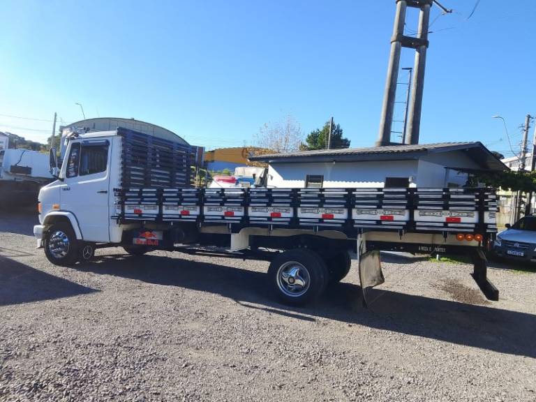 MERCEDES-BENZ - 709 - 1993/1994 - Branca - R$ 130.000,00
