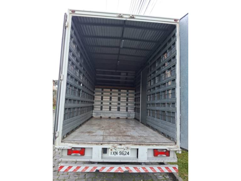 IVECO - DAILY - 2016/2017 - Vermelha - R$ 165.000,00