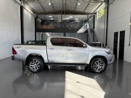 TOYOTA - HILUX - 2016/2017 - Prata - R$ 184.900,00