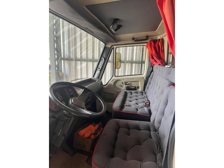 AGRALE - 7500 - 1995/1995 - Branca - R$ 89.000,00