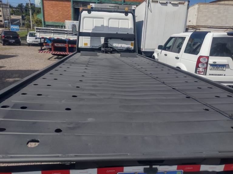 FORD - CARGO 816 - 2012/2013 - Branca - R$ 250.000,00