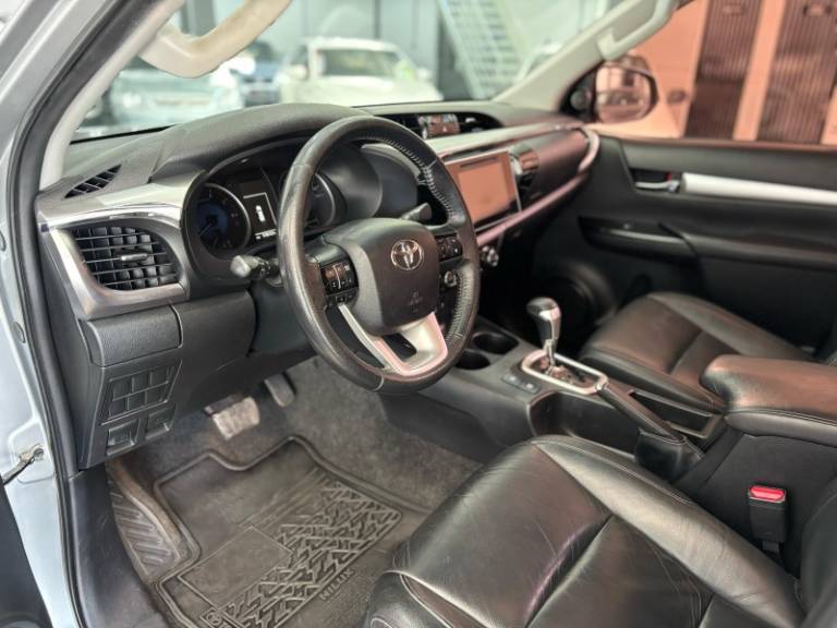 TOYOTA - HILUX - 2016/2017 - Prata - R$ 184.900,00