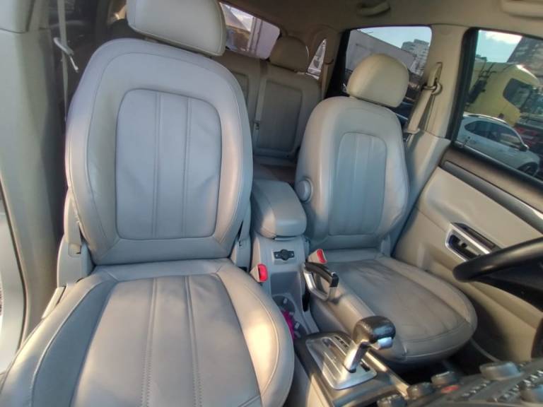 CHEVROLET - CAPTIVA - 2009/2010 - Prata - R$ 36.000,00