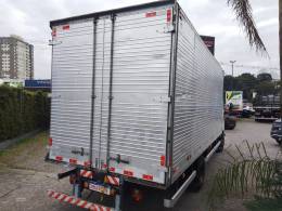FORD - CARGO 815 - 2011/2012 - Branca - R$ 198.000,00